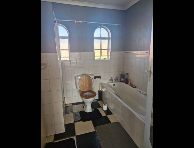 1 BEDROOM APARTMENT TO LET IN NORKEM PARK